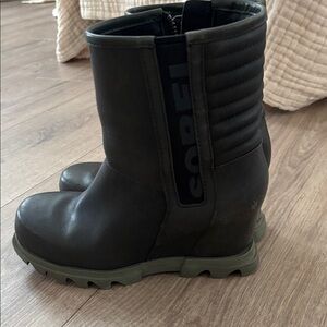 Sorel Dark Brown Boots with Olive Soles